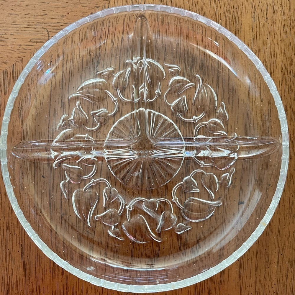 Vintage glass 3 three section ashtray candy dish w/intricate design